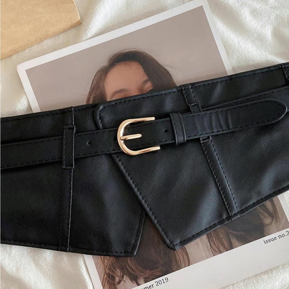 Gothic Minimalist Belt - Picture 2 of 6